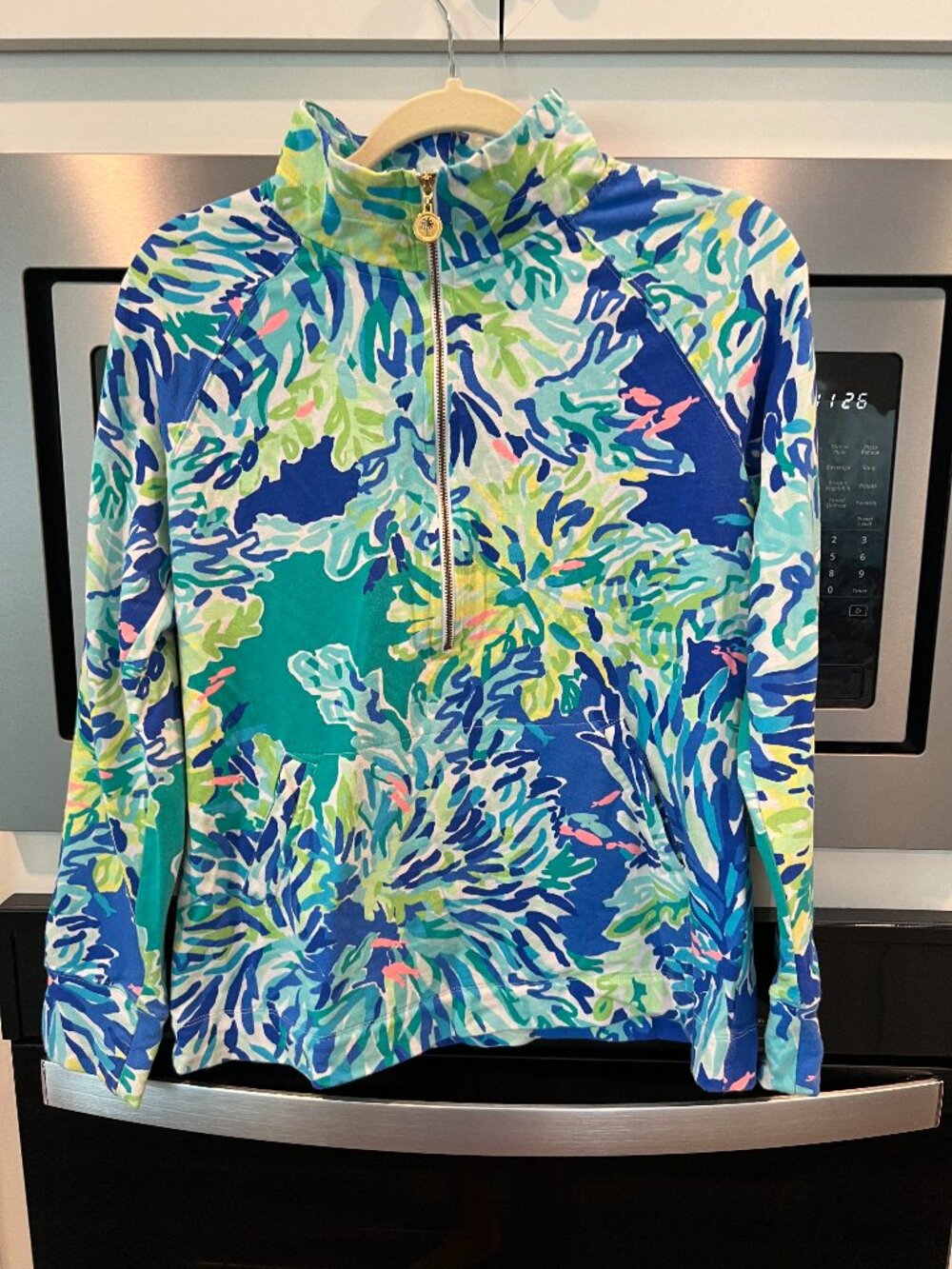 Lilly Pulitzer Luxletic UPF Quarter Zip Pullover | Medium